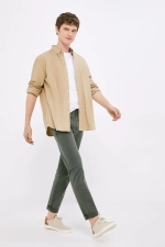 Легкие цветные брюки кроя Slim fit с пятью карманами