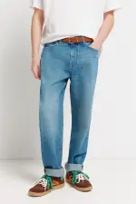 Джинсы средней стирки, стиль straight fit
