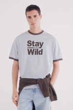 Контрастна футболка Stay Wild
