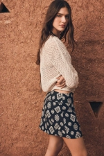 Коротка лляна спідниця з етнічним принтом