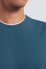 Футболка з довгим рукавом та подвійним коміром