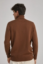 Базовий светр з високим коміром
