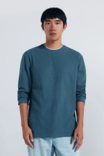 Футболка з довгим рукавом та подвійним коміром