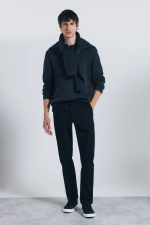 Штани-чіноси крою Slim fit з мікропринтом