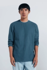 Футболка з довгим рукавом та подвійним коміром