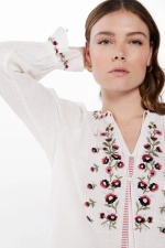 Блуза в стилі бохо з квітковою вишивкою