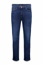 Джинсы темного оттенка, стиль slim fit