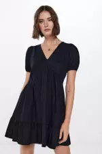 Короткое платье с кружевными вставками