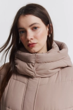 Стеганая куртка с капюшоном