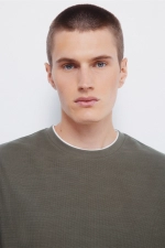 Футболка з довгим рукавом та подвійним коміром