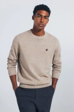 Однотонний светр із фактурної крученої пряжі