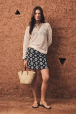 Коротка лляна спідниця з етнічним принтом