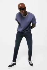 Легкие темно-синие джинсы кроя slim fit