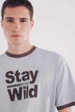 Контрастна футболка Stay Wild