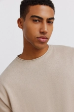 Светр вільного крою