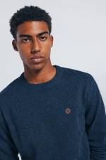 Однотонний светр із фактурної крученої пряжі