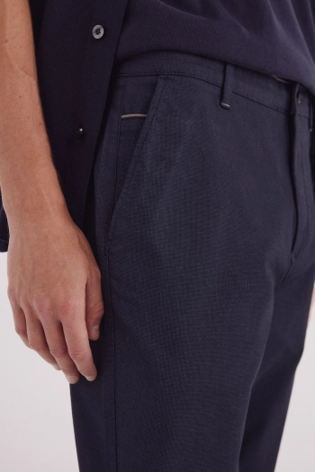 Брюки-чиносы кроя Slim fit с микропринтом
