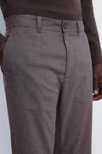 Штани з фактурної тканини крою slim fit