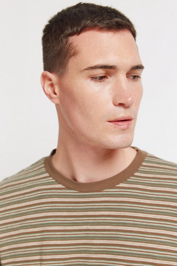 Футболка у фактурну смужку