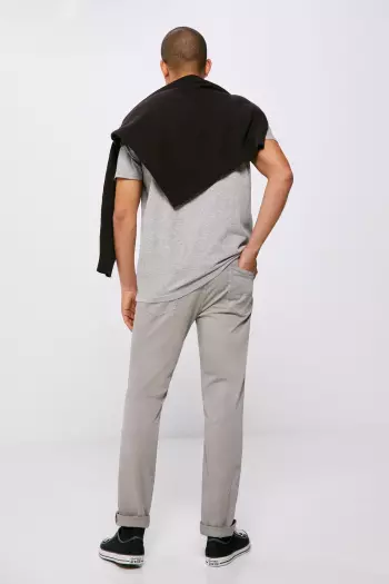 Легкі кольорові штани крою Slim fit із п'ятьма кишенями