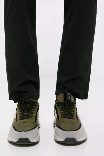 Легкі кольорові штани крою Slim fit із п'ятьма кишенями