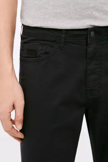 Легкі кольорові штани крою Slim fit із п'ятьма кишенями