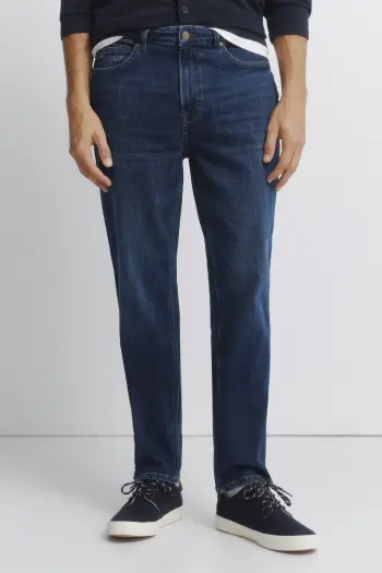 Джинси темного відтінку, стиль slim fit