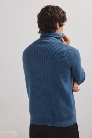 Свитер с воротником на молнии