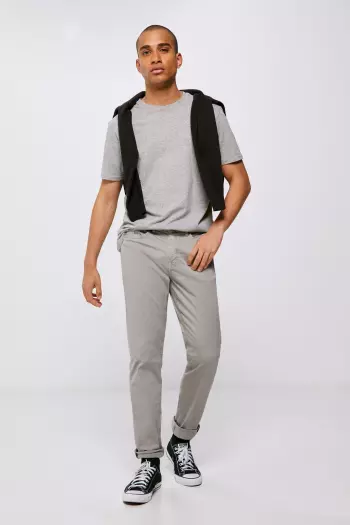 Легкі кольорові штани крою Slim fit із п'ятьма кишенями