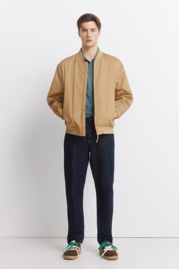 Легка куртка-бомбер із водовідштовхувальним ефектом