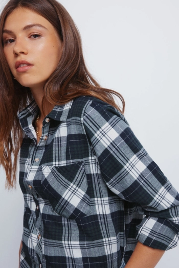 Картата сорочка з люрексом та кишенею