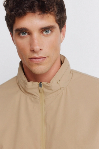 Легкая демисезонная куртка