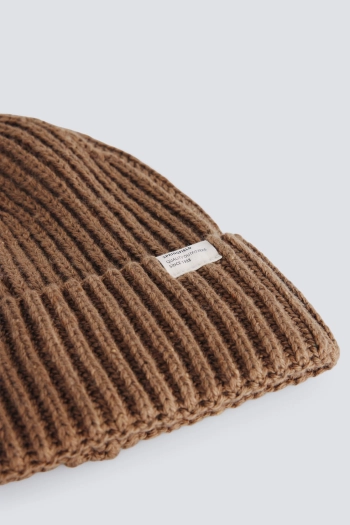 Шапка-біні в'язана