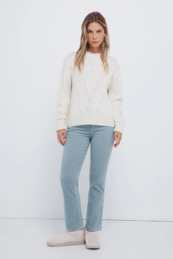 Светр з V-подібним плетінням