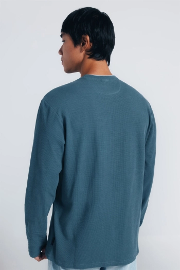 Футболка з довгим рукавом та подвійним коміром