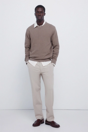 Светр структурний з круглим вирізом