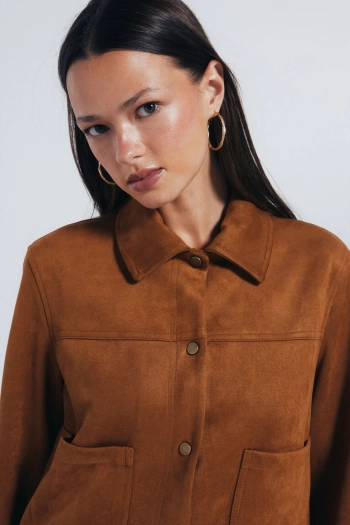 Куртка из искусственной замши с накладными карманами