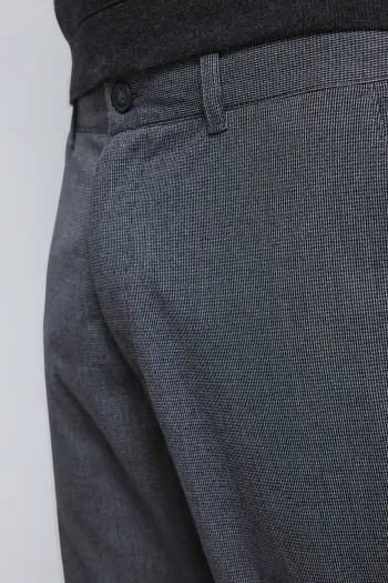 Штани з фактурної тканини крою slim fit