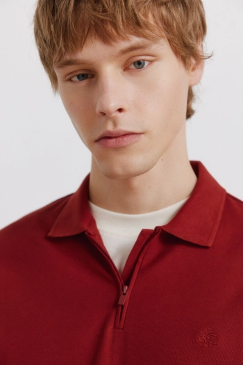 Поло пике классического кроя на молнии