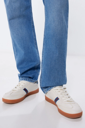 Середньо-темні потертіі джинси крою regular fit