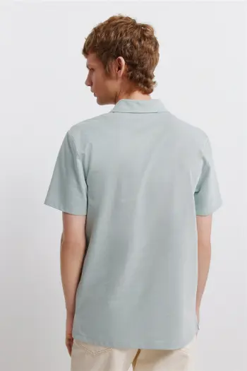 Однотонное поло приталенного кроя slim fit