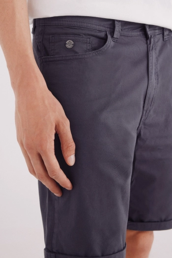 Легкие шорты-бермуды slim fit