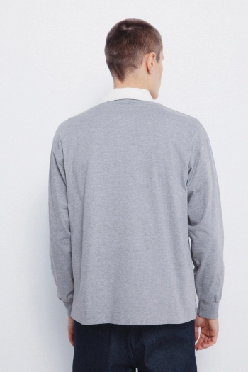 Однотонное поло с длинным рукавом