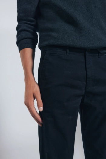 Штани-чіноси крою Slim fit з мікропринтом