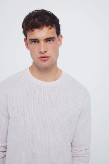 Свитер структурный с круглым вырезом