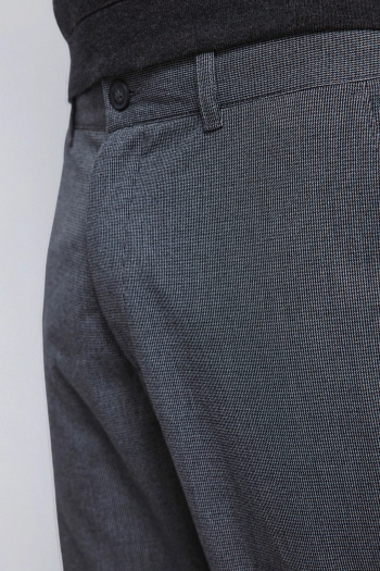 Штани з фактурної тканини крою slim fit