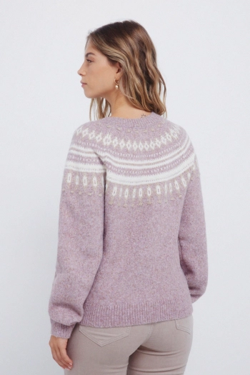 Светр з жакардовим візерунком