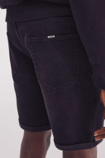 Базовые черные джинсовые шорты-бермуды slim fit