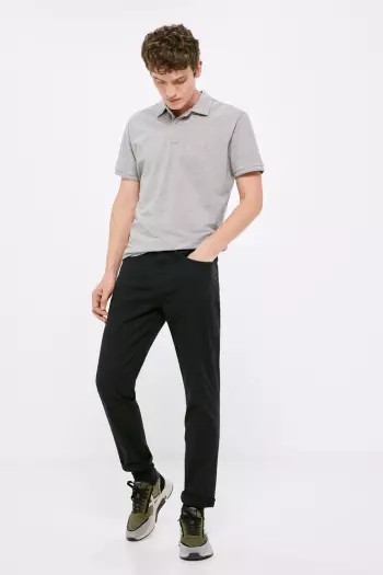 Легкі кольорові штани крою Slim fit із п'ятьма кишенями