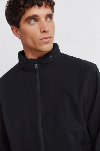 Легкая демисезонная куртка